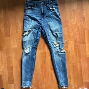 Women’s American eagle blue stretch ripped skinny jeans size 6 SHORT